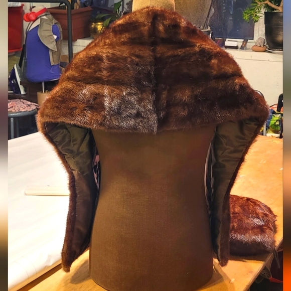 Vintage women's 50s, 60s  luxury genuine fur fancy shawl with hand muff - Picture 3 of 13